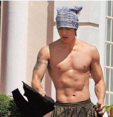 范冰冰李晨婚礼_李晨在娱乐圈人缘_李晨求婚范冰冰现场