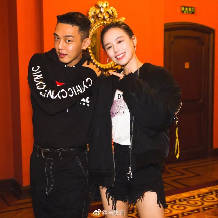 路人镜头下的明星颜值_女明星时尚cosmo_时装周路人抓拍女明星